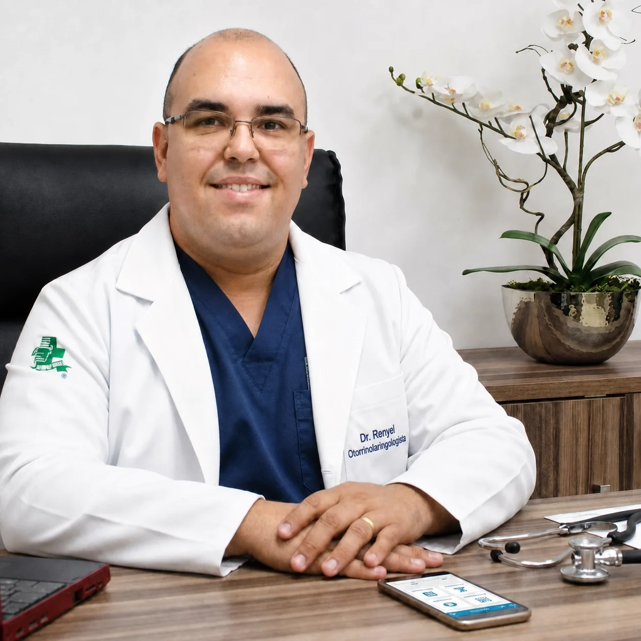 Dr. Renyel Bruno Rodrigues Prudêncio no consultório